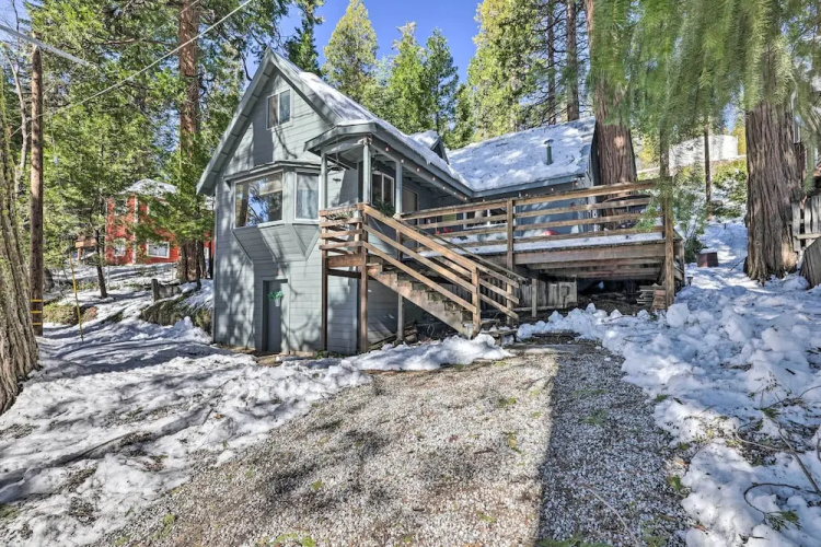 California Retreat w/ Deck, Fire Pit & Grill!