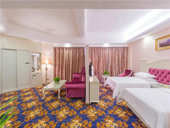 Quadruple Family Suite
