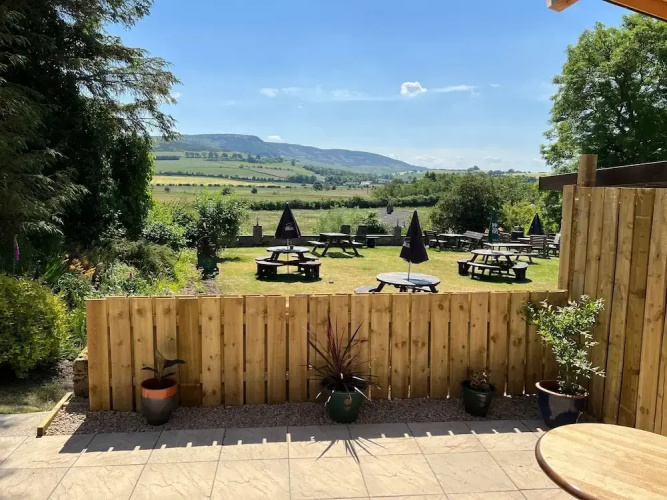 The Three Wheat Heads Inn