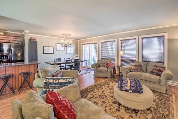 Beech Mountain Retreat w/ Decks & Mountain Views!