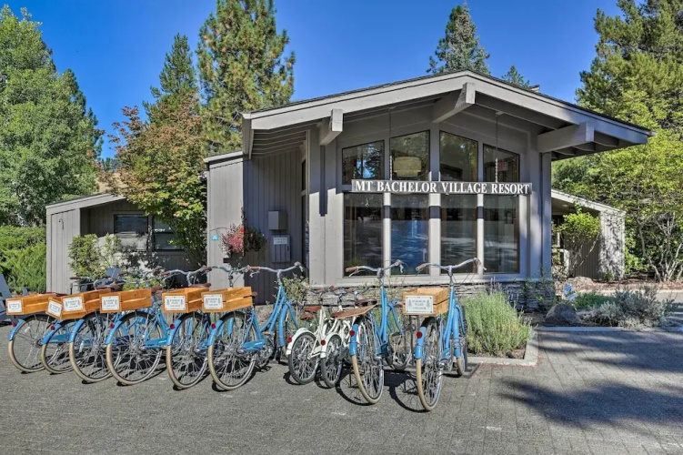 Hiking Trail & Hot Tub Access: Bend Condo w/ Deck