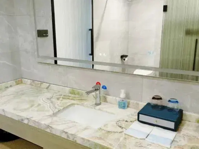 in Hotel (Xiangyang Erqi Store)