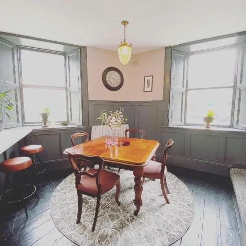 3 Bedrooms Apartment
