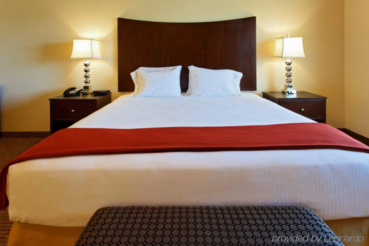 Holiday Inn Express Hotel & Suites Cleburne by IHG