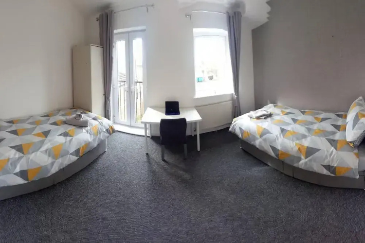 Entire House With 3 Bedrooms