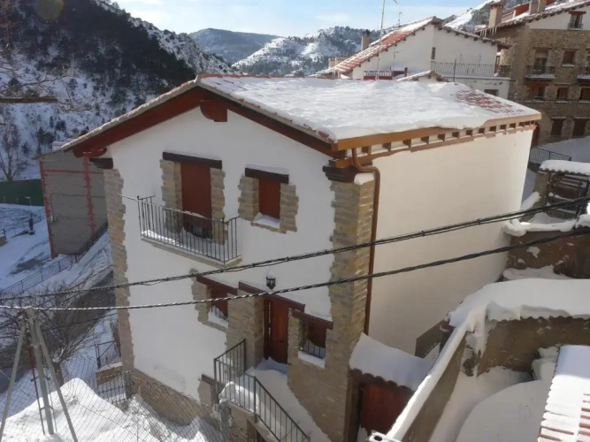 2 Bedrooms Apartment with mountain view