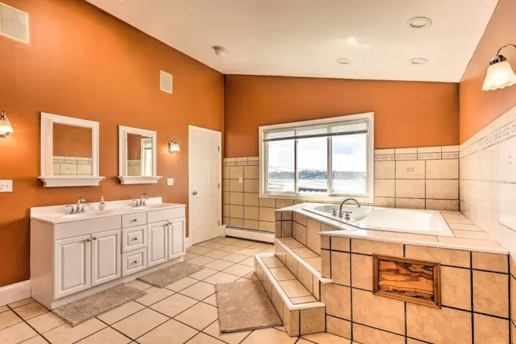 Coastal Abode w/ Beach Views, Walk to Beach & Bars