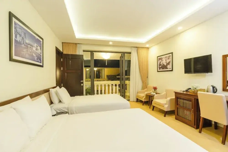Deluxe Triple room with balcony and with pool view