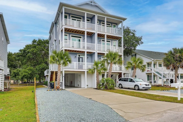 5 Bedrooms Apartment with balcony