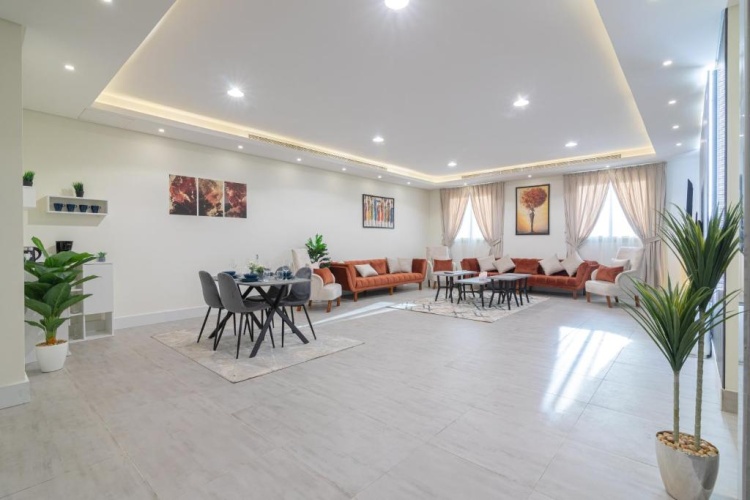 3 Bedrooms Apartment