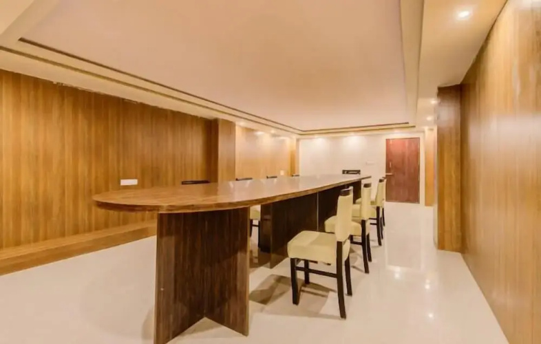 Hotel Beehive Grand