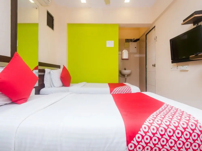 OYO 1453 Hotel Daisy Residency