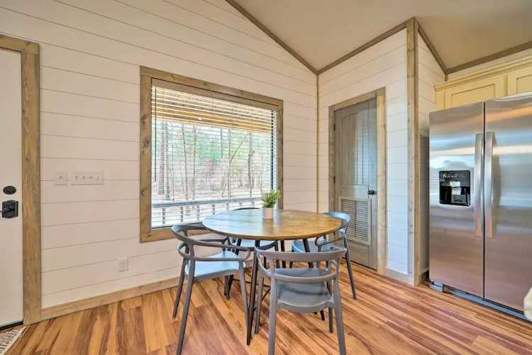 Chic Broken Bow Escape w/ Hot Tub & Fire Pit!