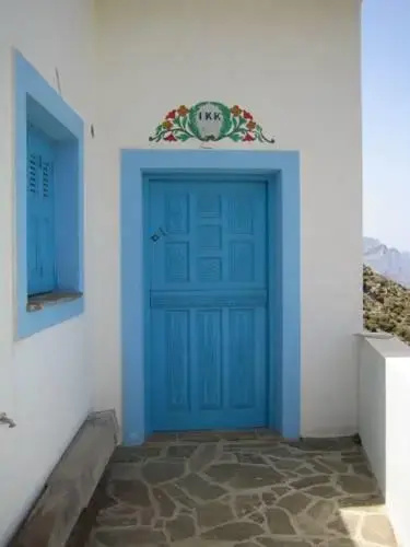 Lefkos Village