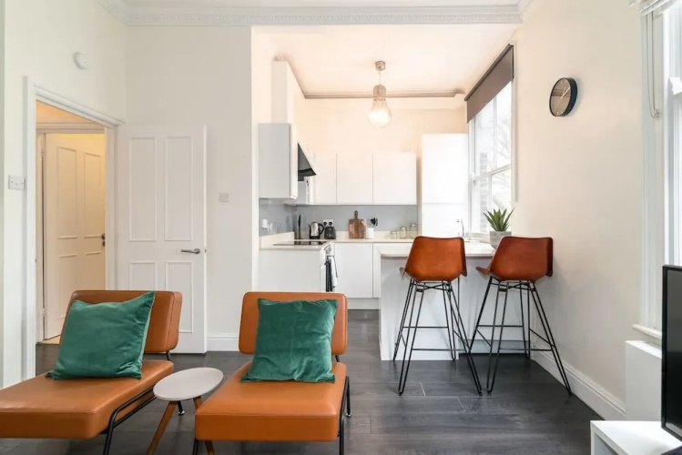 Modern 2BR Home in West London!