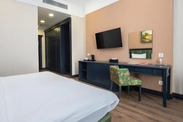 Macara Lake Park Hotel