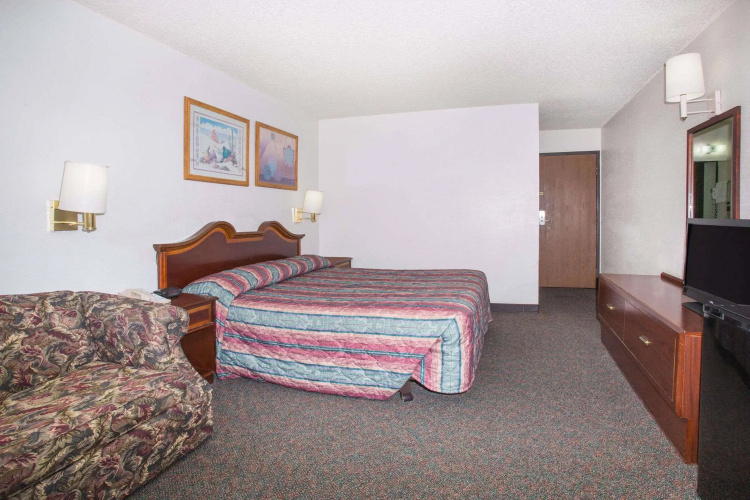 Super 8 By Wyndham Limon