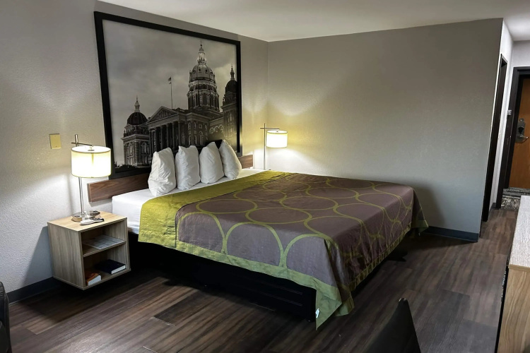 Super 8 by Wyndham Pella