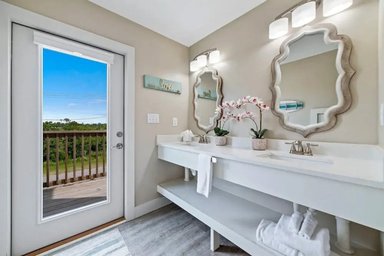 Pipedreams 333 E 4 Bedroom Home