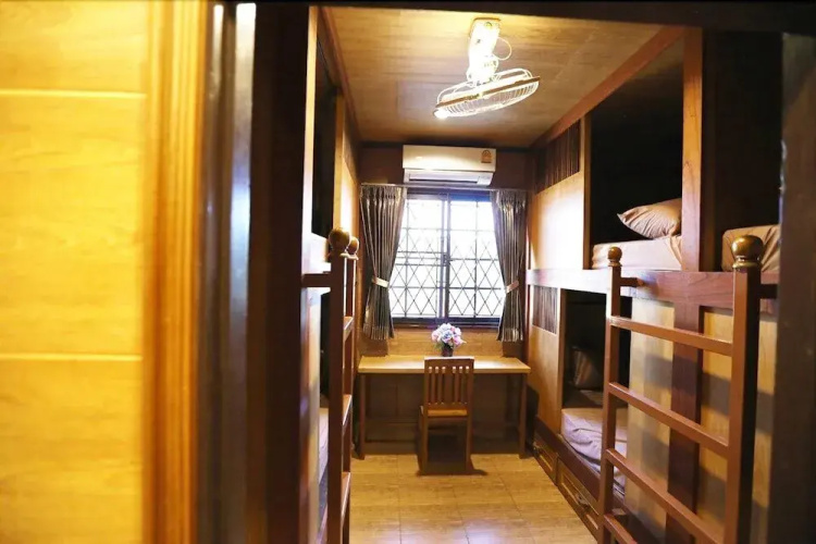 Golden Pagoda Hostel & Cafe