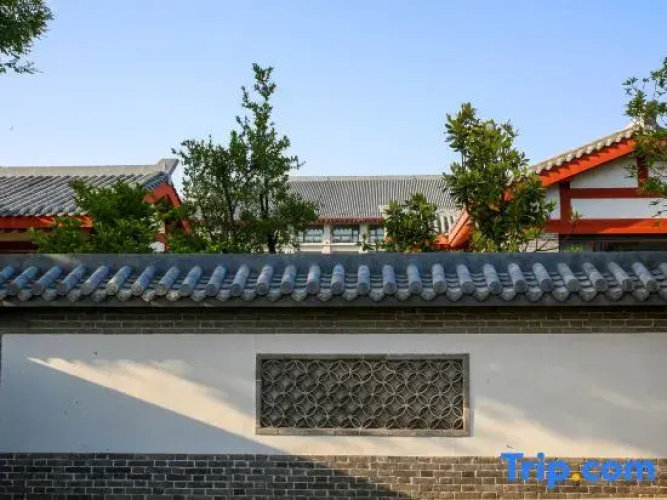Zhongzhou Leading Hotel