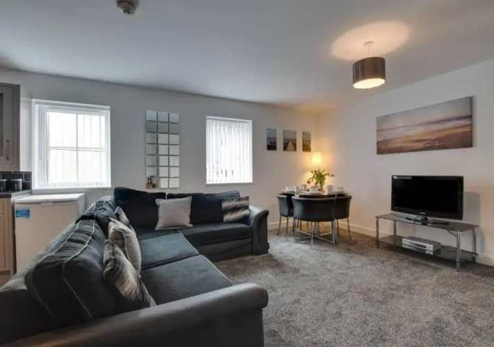 2 Bedrooms Apartment