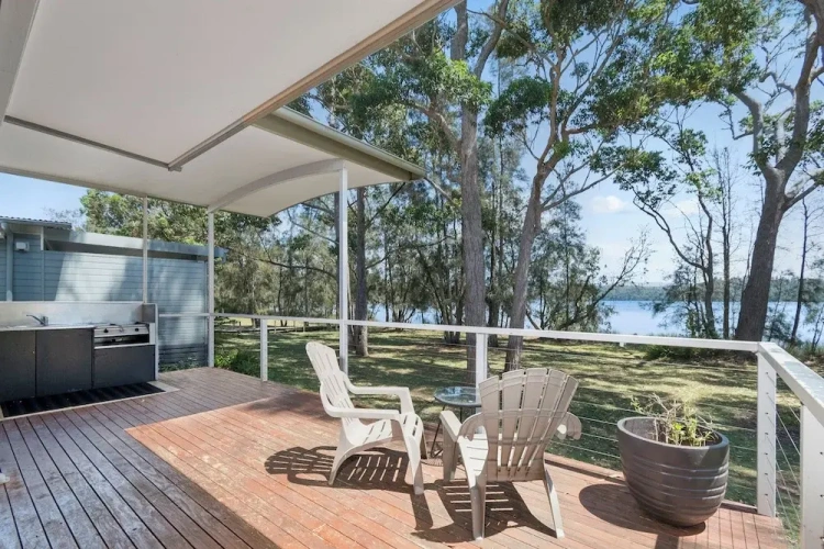 Apartment with balcony and with lake view