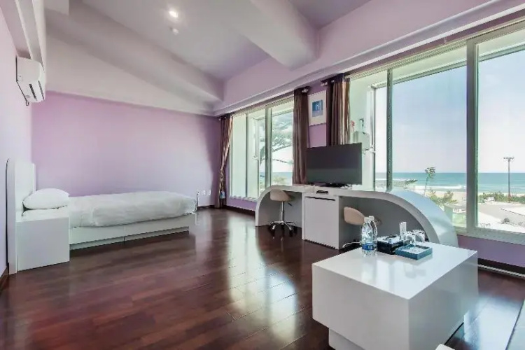 Pinebeach Hotel