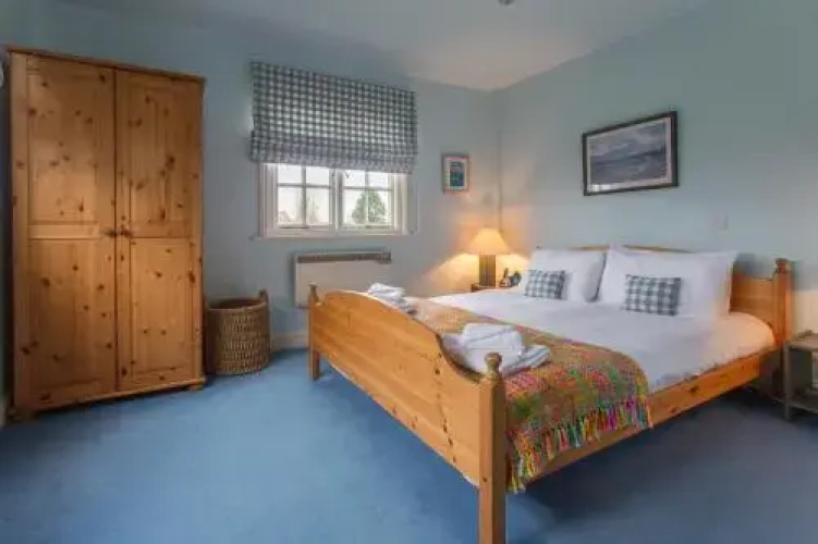 2 Ogilvie Lodge