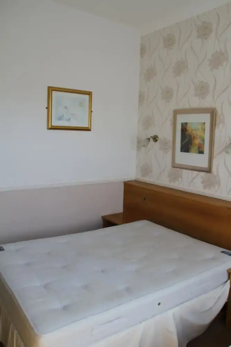 Lampton Hotel
