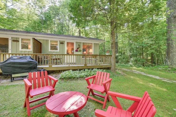 'pine Cottage' Duplex w/ Deck: Walk to State Park!