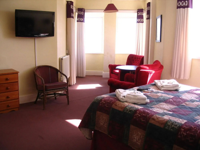 Marine Hotel