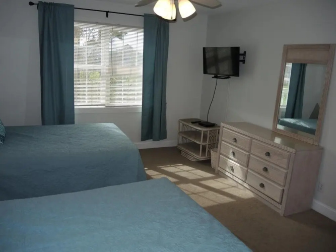 406m 1 Bedroom Condo by RedAwning