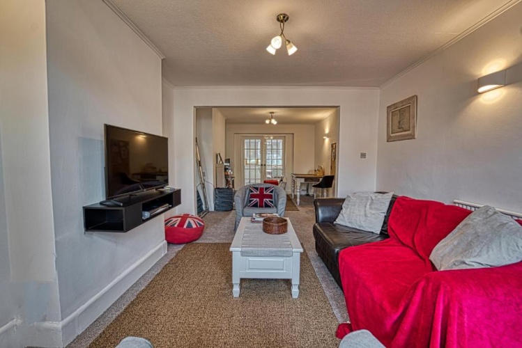 3 Bedrooms Cottage