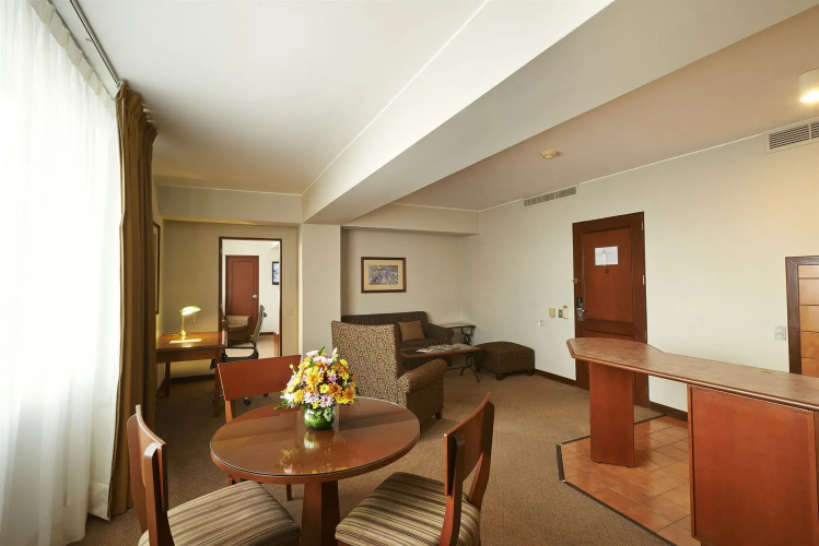Sol de Oro Hotel & Suites