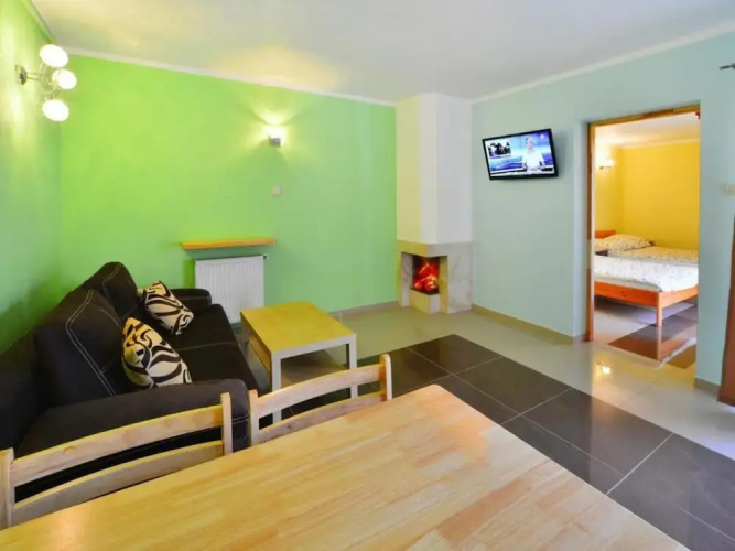 Spacious Holiday Home With Private Garden