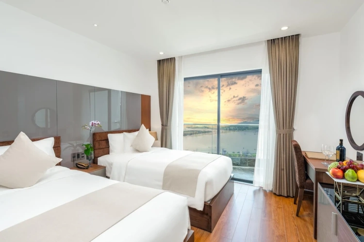 Deluxe Twin room with balcony and with bay view