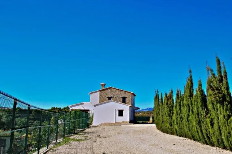 4 Bedrooms Villa