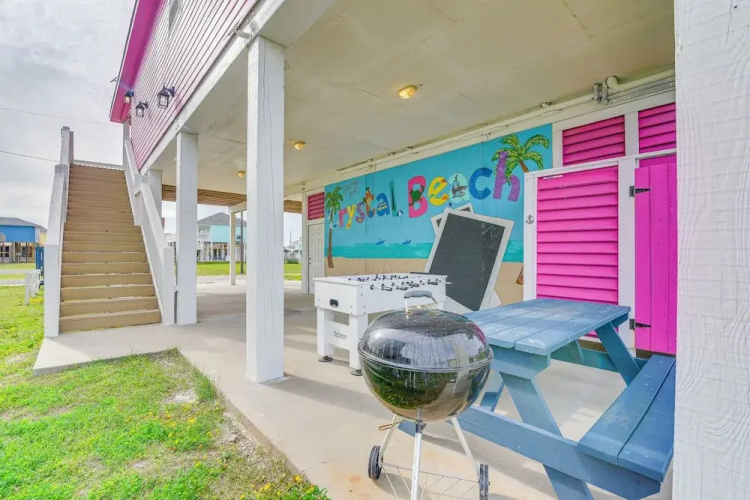 Steps to Beach: Pet-friendly Crystal Beach Home