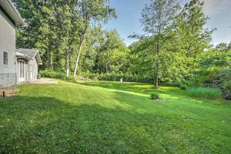 Private Plymouth Hideaway - 13 Miles to Ann Arbor!