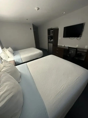 Sugar Creek Inn & Suites