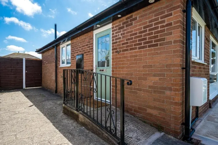2 Bedrooms Cottage