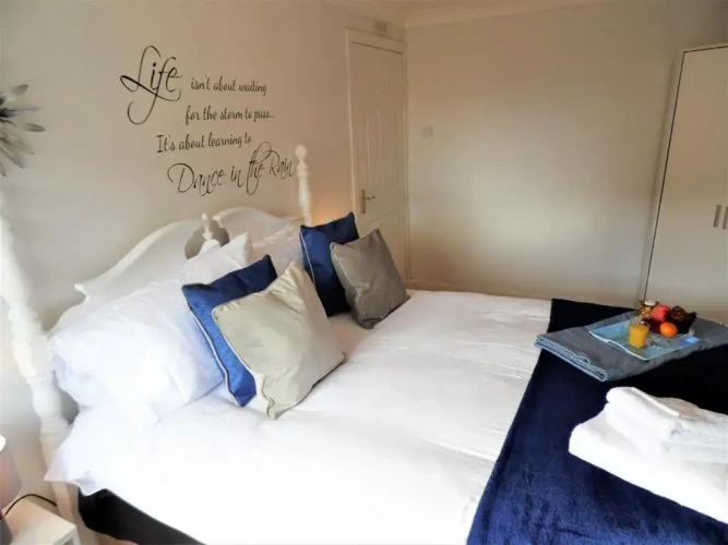 3 Bedrooms Apartment