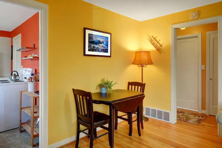 Husky Hideaway - Two Bedroom Home with Fireplace