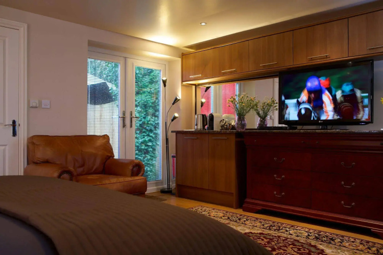 No. 82 B&B