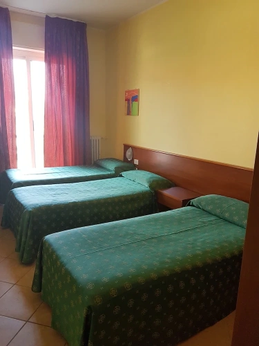 Standard Triple room