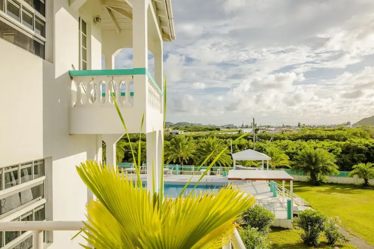 Royal Cove Hotel