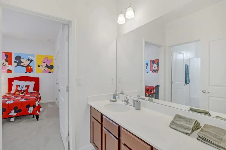 6BR Luxury Home - Private Pool Games Room