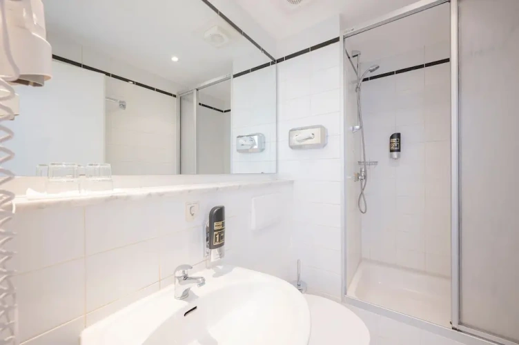 Standard Twin room with balcony