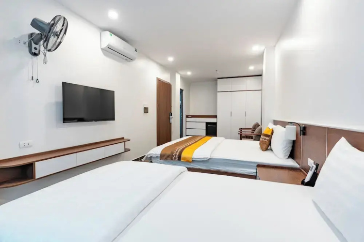 Golden Crown Hotel